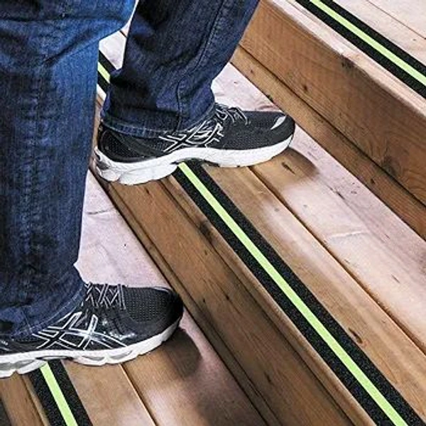 Anti-Slip Safety Glow Tape – High-Traction, Luminous Grip for Stairs & Walkways 