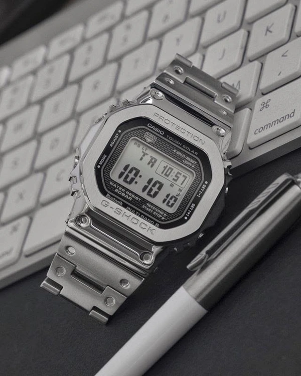 Casio G-Shock GMW-B5000D with metal body - Adjustable, Golden Grass