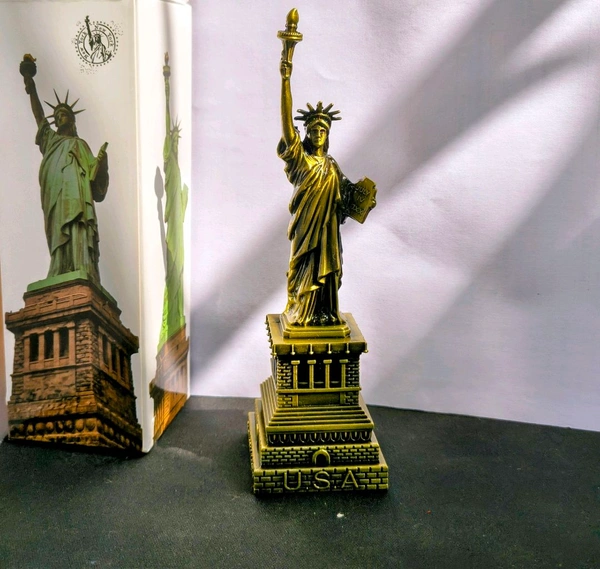 Unilog  Statue Of Liberty, America 🇺🇸 - Deep Green, Approx 15 Cm