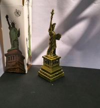 Unilog  Statue Of Liberty, America 🇺🇸 - Deep Green, Approx 15 Cm