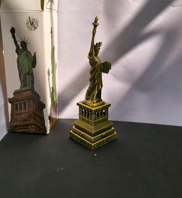 Unilog  Statue Of Liberty, America 🇺🇸 - Deep Green, Approx 15 Cm