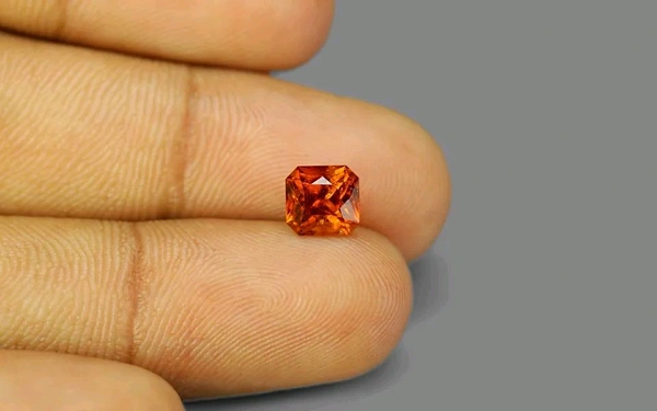 Hessonite Gomed 1.77 - Bright Red, 1.77
