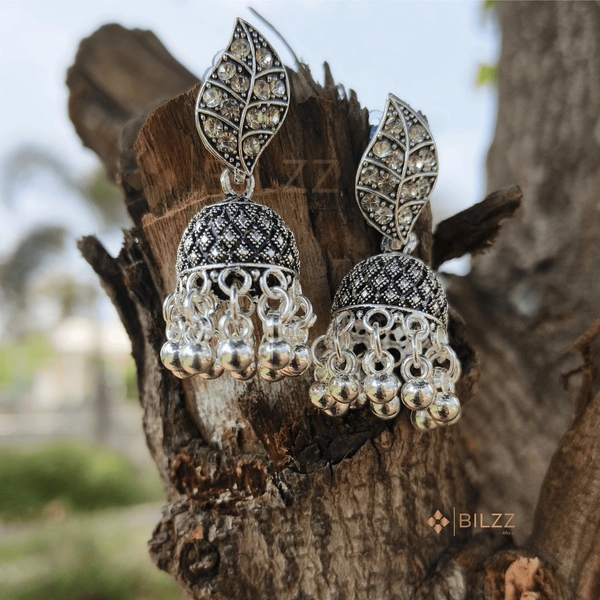 Sleek Silver Jhumka Earrings: Timeless Chic