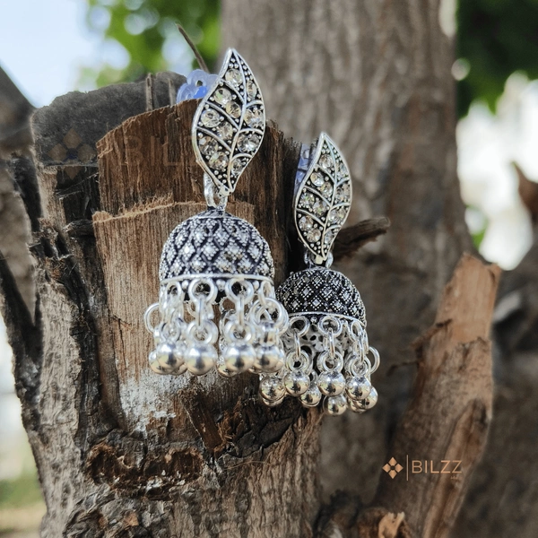 Sleek Silver Jhumka Earrings: Timeless Chic