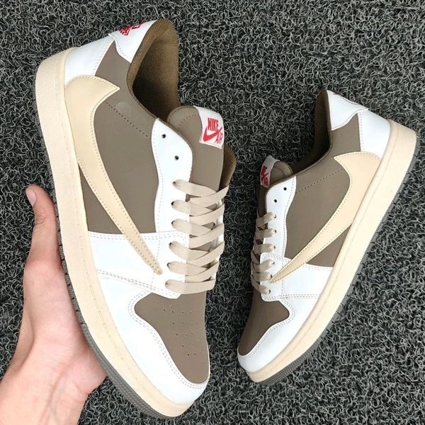Travis Scott Reverse Mocha - UK6 / EU40
