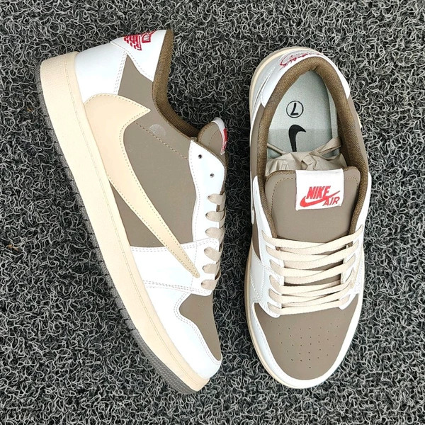 Travis Scott Reverse Mocha - UK6 / EU40