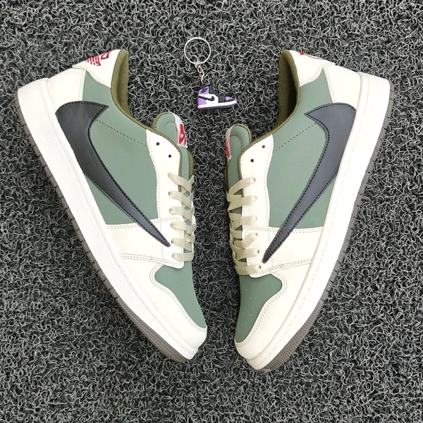 Travis Scott Reverse Olive - UK6 / EU40