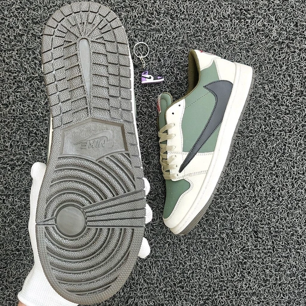 Travis Scott Reverse Olive - UK6 / EU40