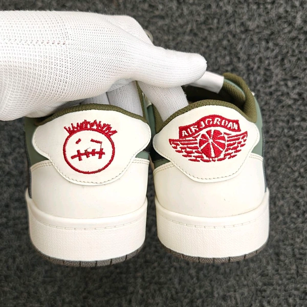 Travis Scott Reverse Olive - UK6 / EU40