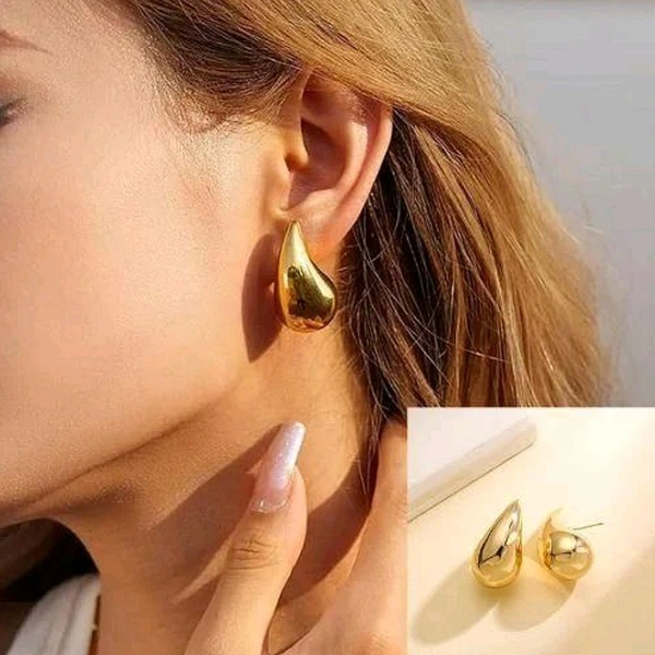 TEAR DROP GOLDEN STUDS 