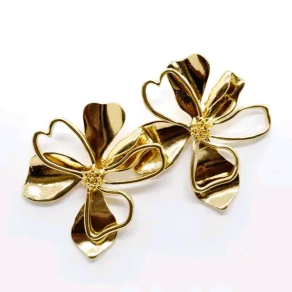 METAL FLOWER STUDS
