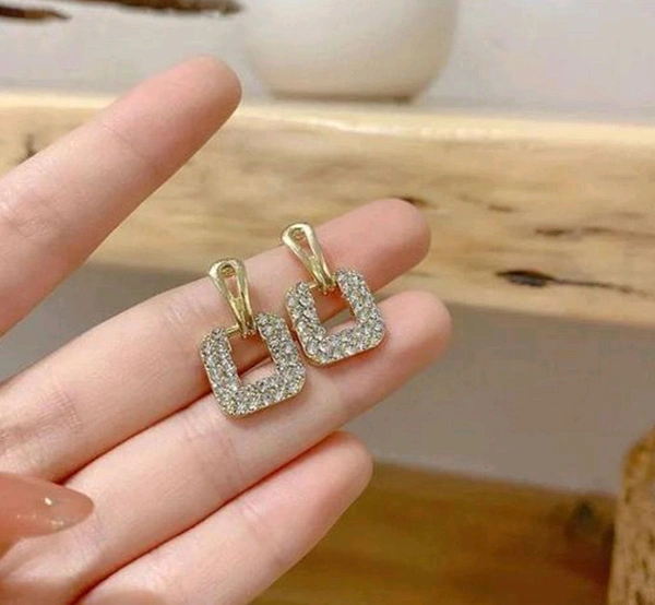 SQUARE STONE STUDS 