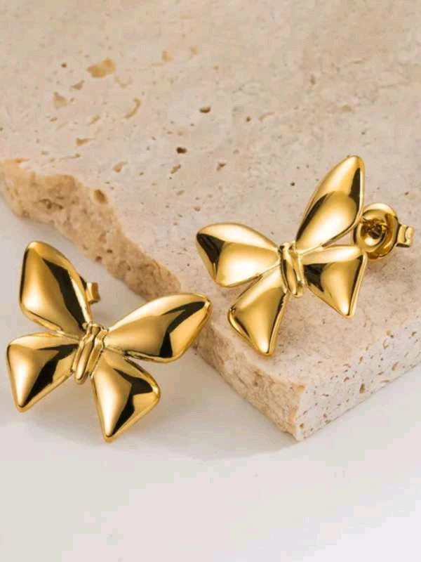 BUTTERFLY STUDS 