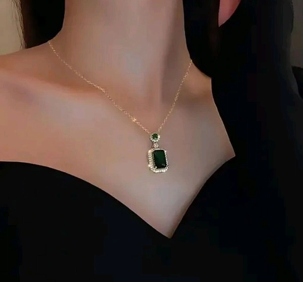 EMERALD NECKPIECE 