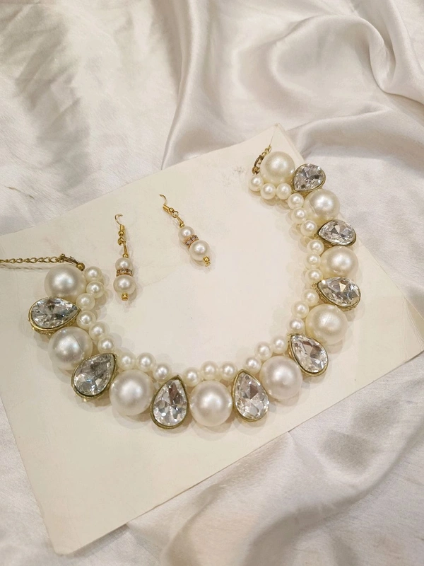 MOTHI CHOKER WITH EARRINGS 
