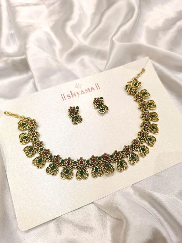 ROOP CHOKER WITH EARRINGS 