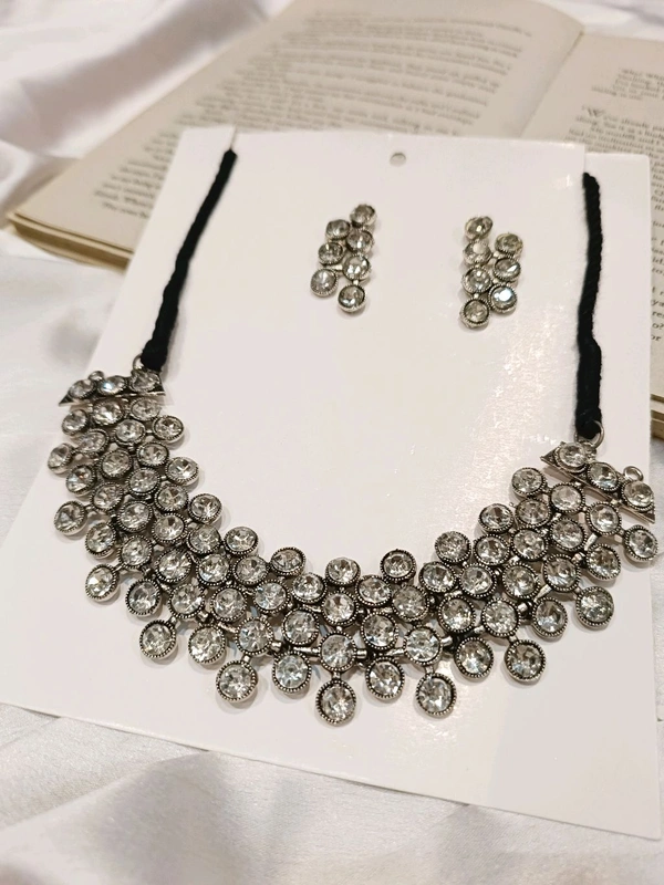 JODHA CHOKER WITH EARRINGS  - White
