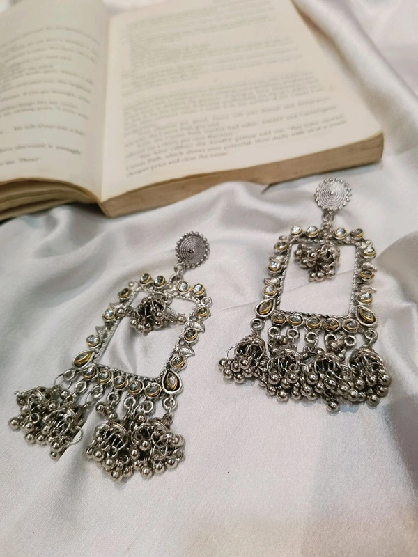 HUSN CHANDBAALI 
