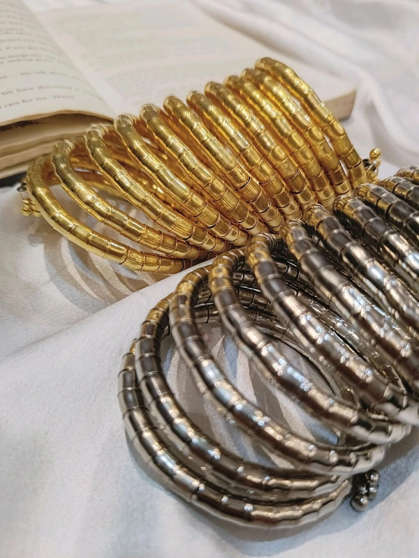 CHUNKY SPIRAL BRACELET  - Golden