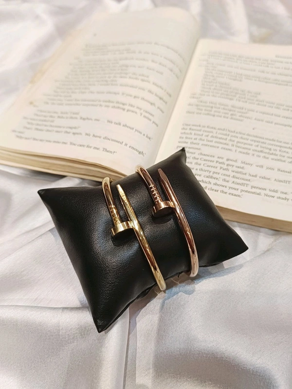 NAIL BRACELET- STAINLESS STEEL (ANTI-TARNISH) - Golden