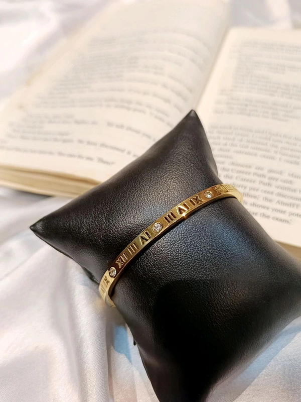 NUMERICAL SLEEK BRACELET- STAINLESS STEEL (ANTI-TARNISH)