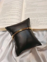 NUMERICAL SLEEK BRACELET- STAINLESS STEEL (ANTI-TARNISH)