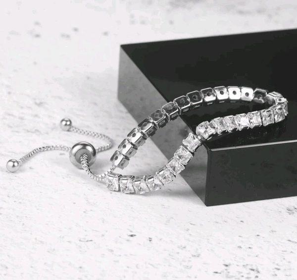 ROUND STONE STUDDED BRACELET- STAINLESS STEEL (ANTI-TARNISH)