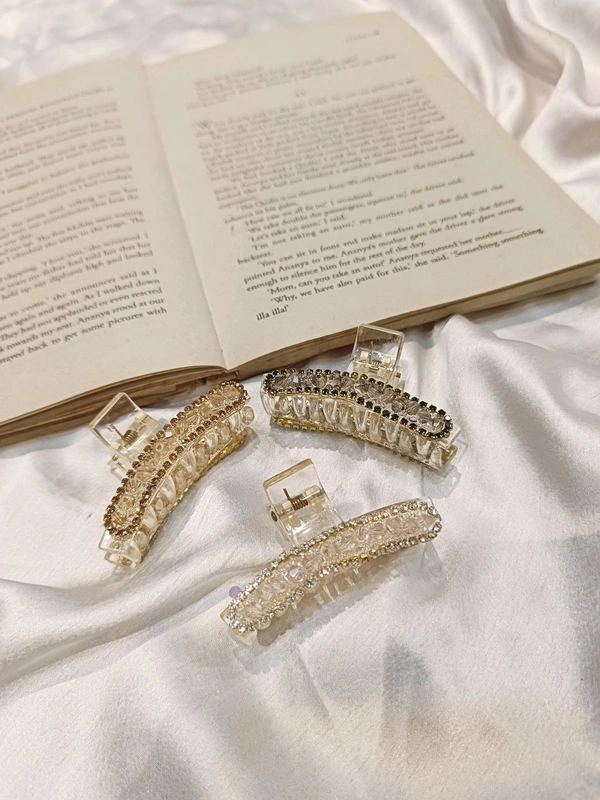 SLEEK STONE STUDDED CLAW  - Golden