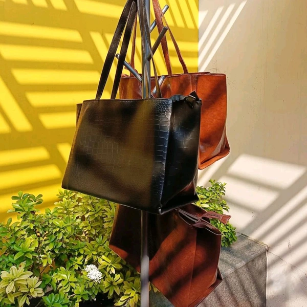 CROC TEXTURED TOTE BAG - Black
