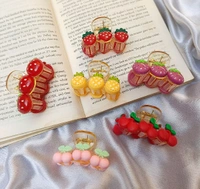 FRUIT CHARM CLAWS  - Strawberry
