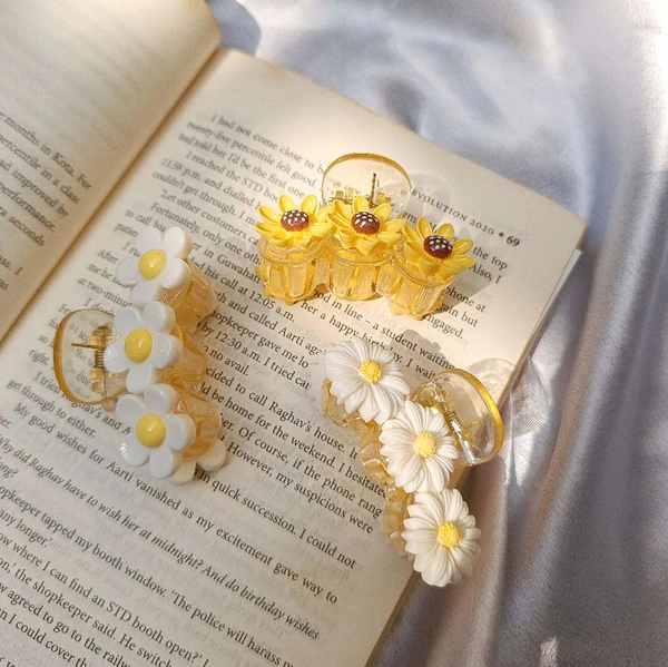 FLOWER CHARM CLAWS  - Daisy