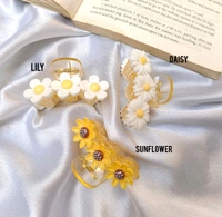 FLOWER CHARM CLAWS  - Daisy