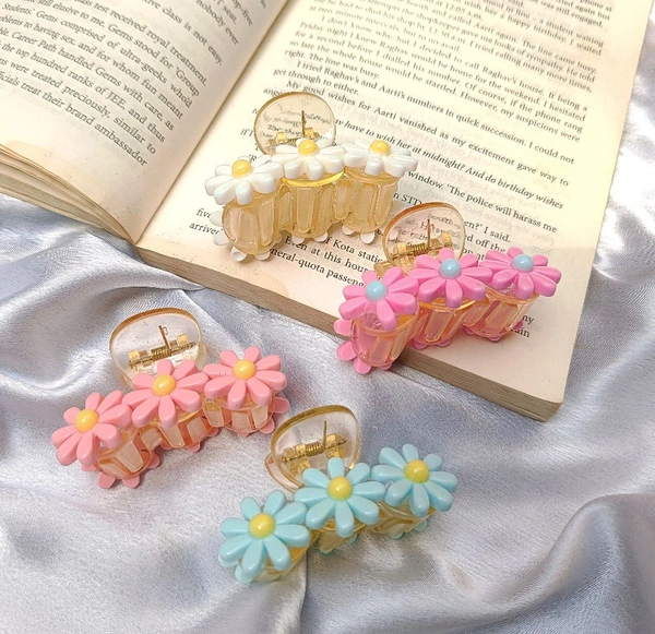 DAISY FLOWER CHARM CLAWS  - White