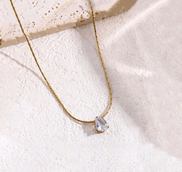 CRYSTAL TEAR DROP NECKPIECE ( ANTI TARNISH - STAINLESS STEEL) 