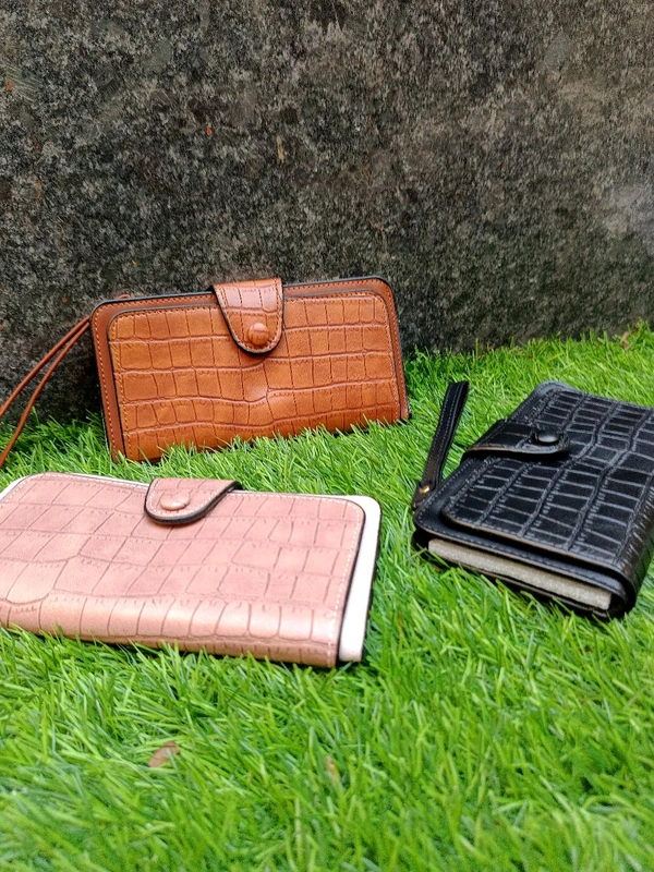 CROC TEXTURED WALLETS WITH PARTITIONS  - Black
