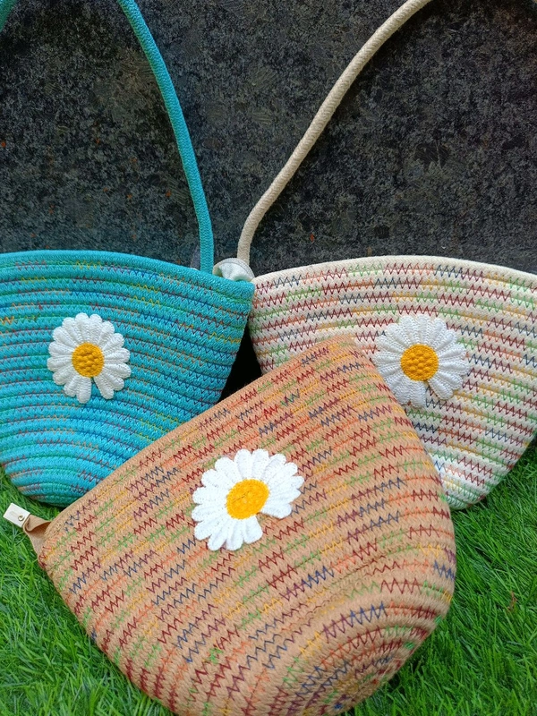 DAISY TEXTURED SLINGS  - Off-white