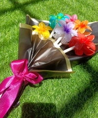 FLORAL CLAW BOUQUET 