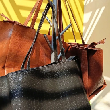 HANDBAGS & CLUTCHES