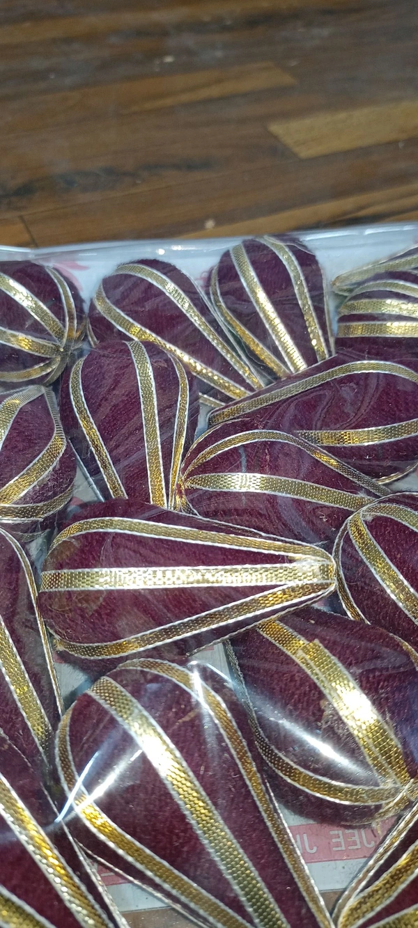 Velvet Nariyal With Golden Strip (Pack Of 15) - Lotus