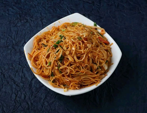 Pinki Fast Food Chowmein - Veg