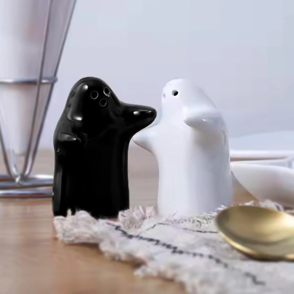 Ceramic Salt and Pepper Seasoning and Spice Shakers Cute, Novelty, Modern and Vintage Hug Design Couple Set (2 Pcs Set)