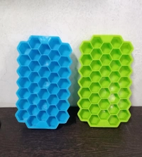 Flexible Silicone Ice Cube Tray – 37 Small Cubes - BX7161