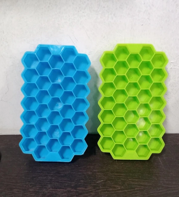 Flexible Silicone Ice Cube Tray – 37 Small Cubes - BX7161