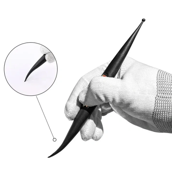 DETROMOTIVE -  Magnetic Black Tucking Squeegee
