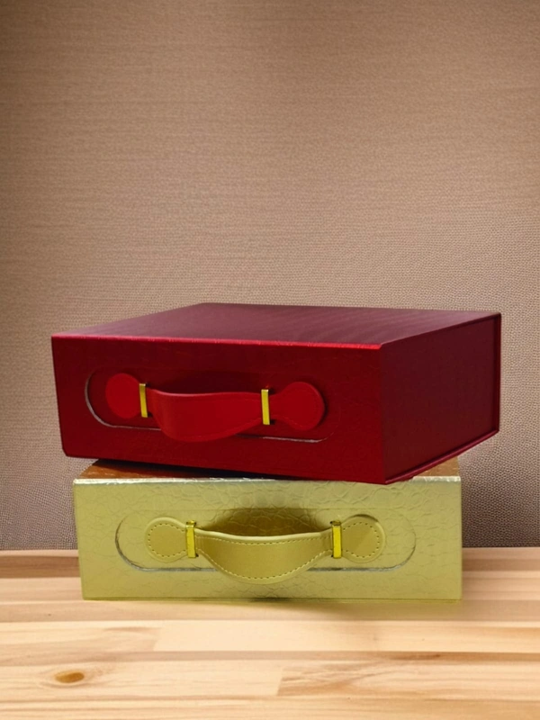 The Baking Curv Collapsible Hamper Boxes Size Small  - Golden