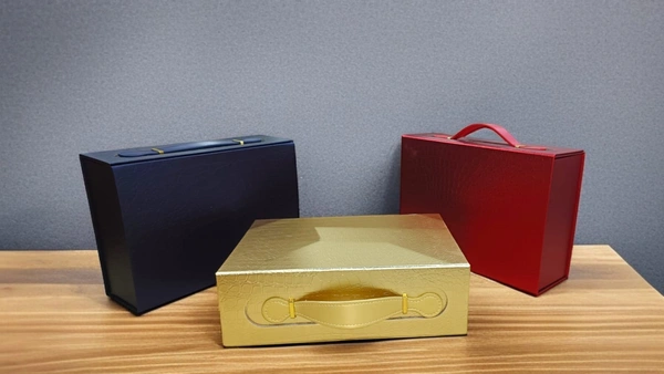 The Baking Curv Collapsible Hamper Boxes Size Medium Golden