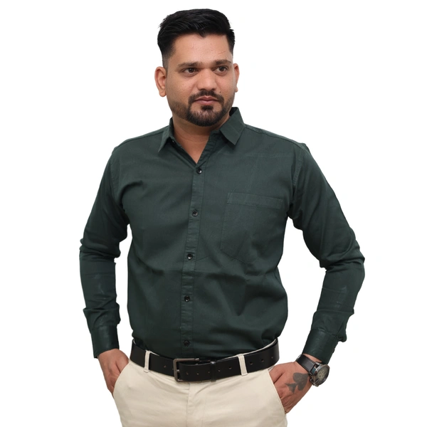 Look Me Apparel Men Solid Green Regular Fit Full Sleeve Cotton Blend Formal Shirt with Spread Collar - M, Green