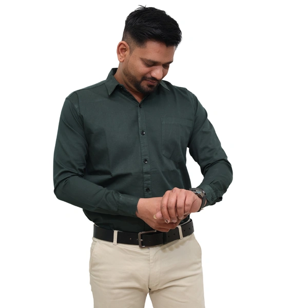 Look Me Apparel Men Solid Green Regular Fit Full Sleeve Cotton Blend Formal Shirt with Spread Collar - M, Green
