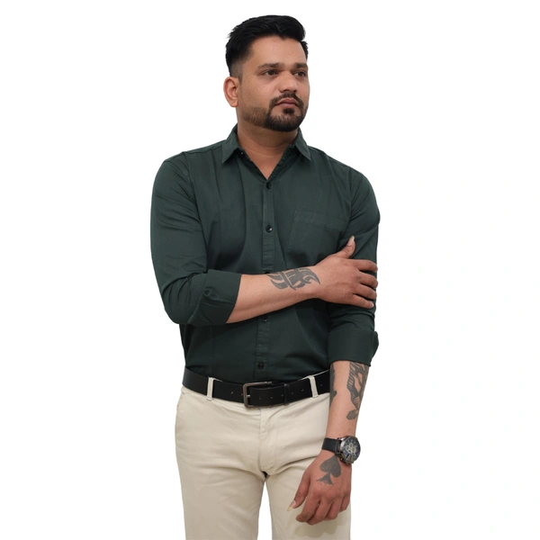 Look Me Apparel Men Solid Green Regular Fit Full Sleeve Cotton Blend Formal Shirt with Spread Collar - M, Green