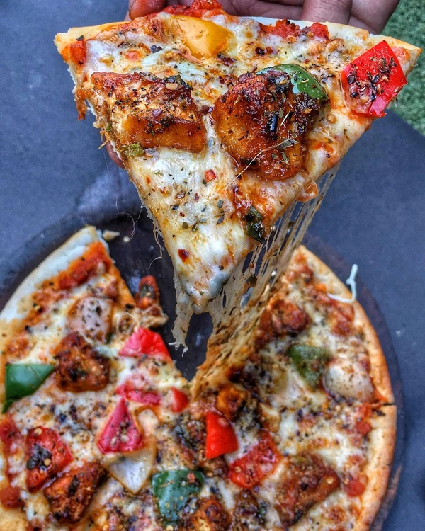 CHILLI PANEER PIZZA